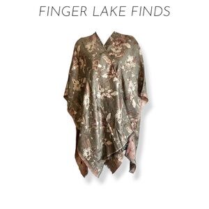 NWT Charming  Charlies Floral Kimono Poncho